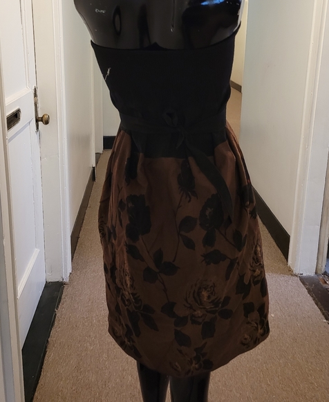 Dress - Picture 2 of 10